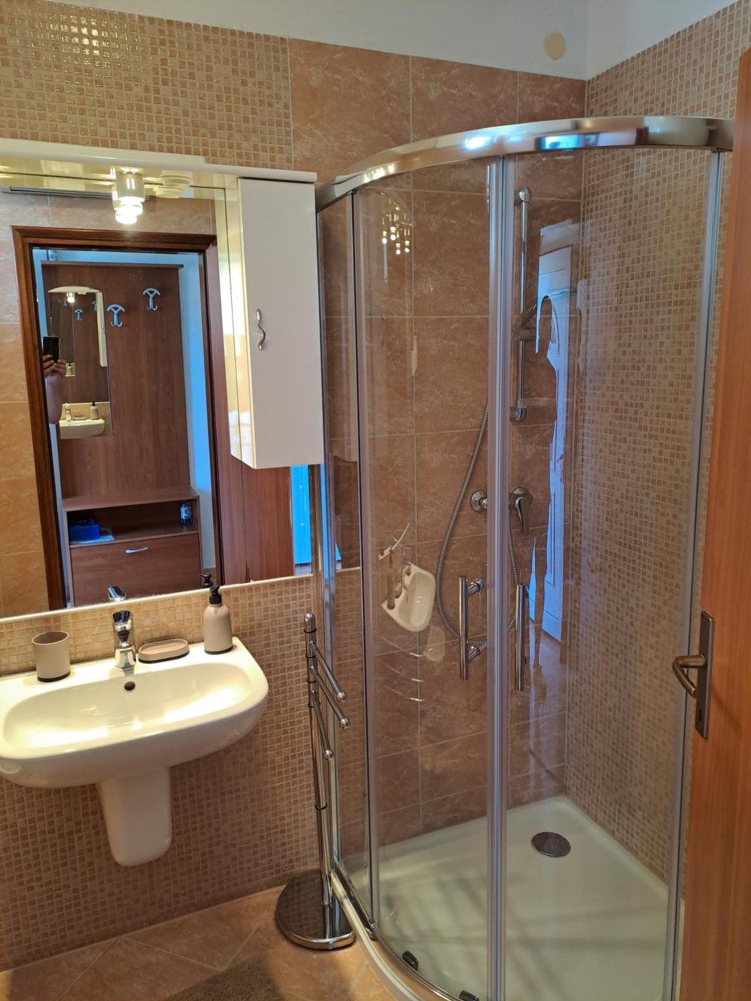 N & V Apartman