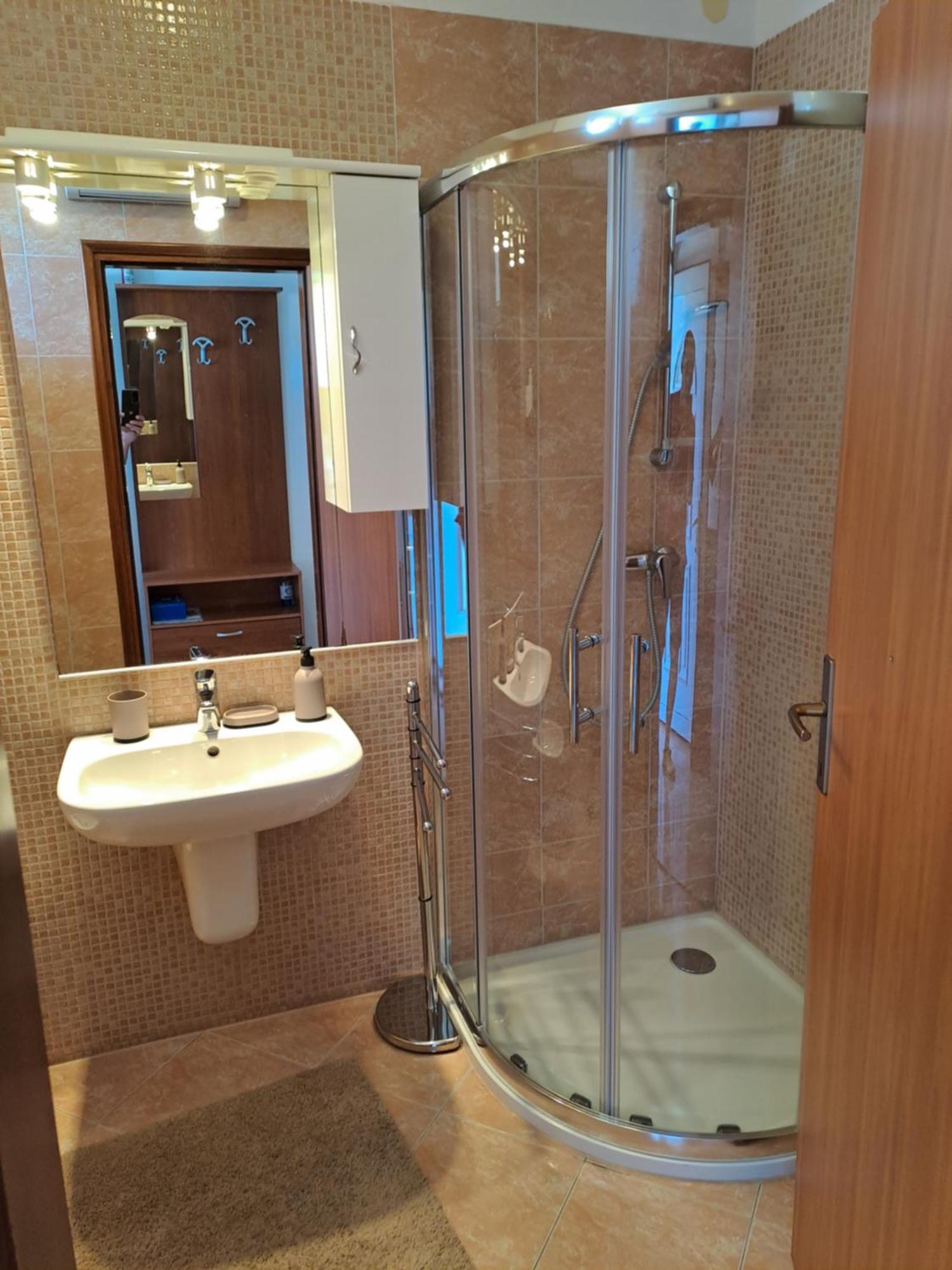 N & V Apartman *