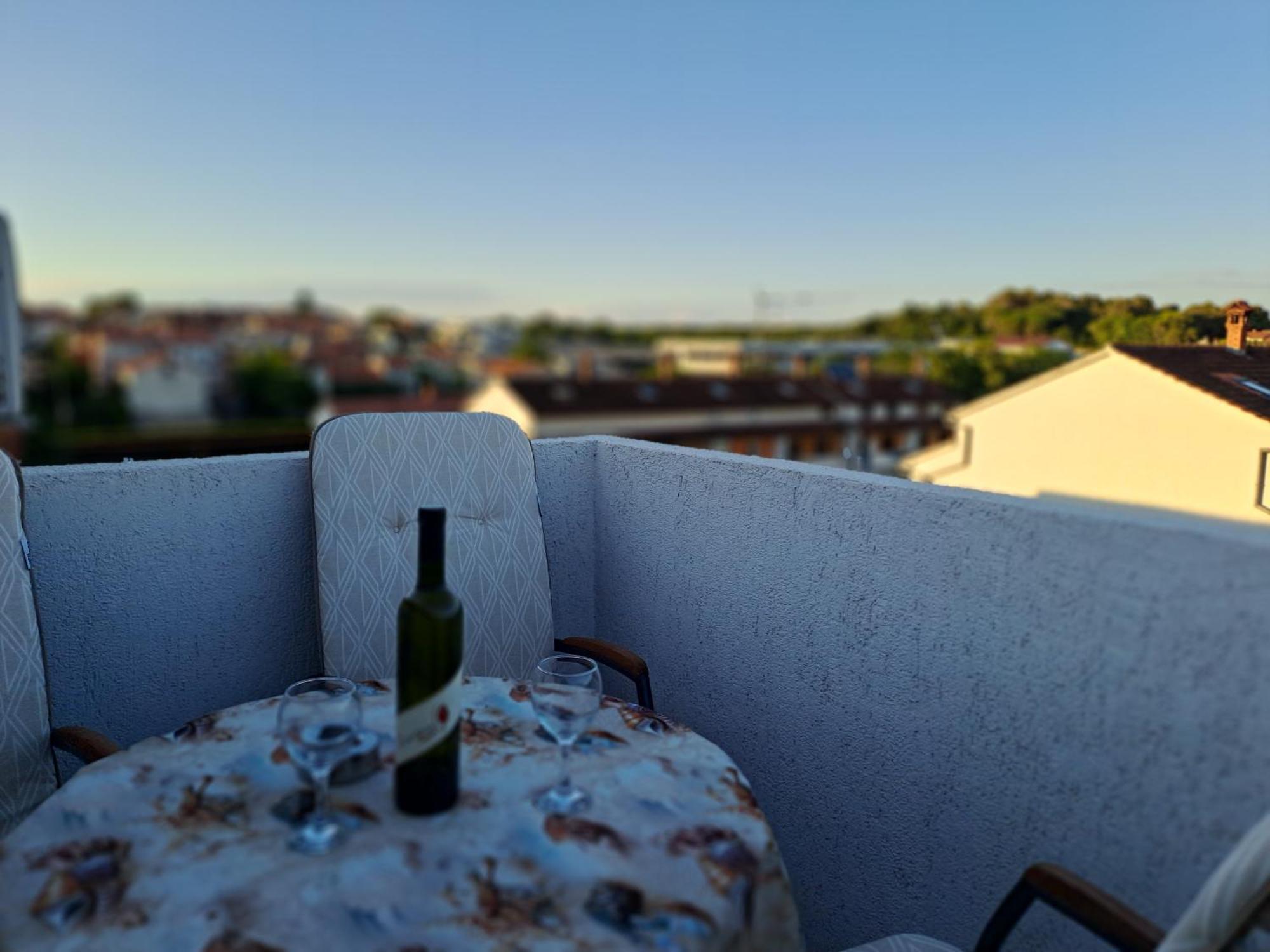 N & V * Poreč