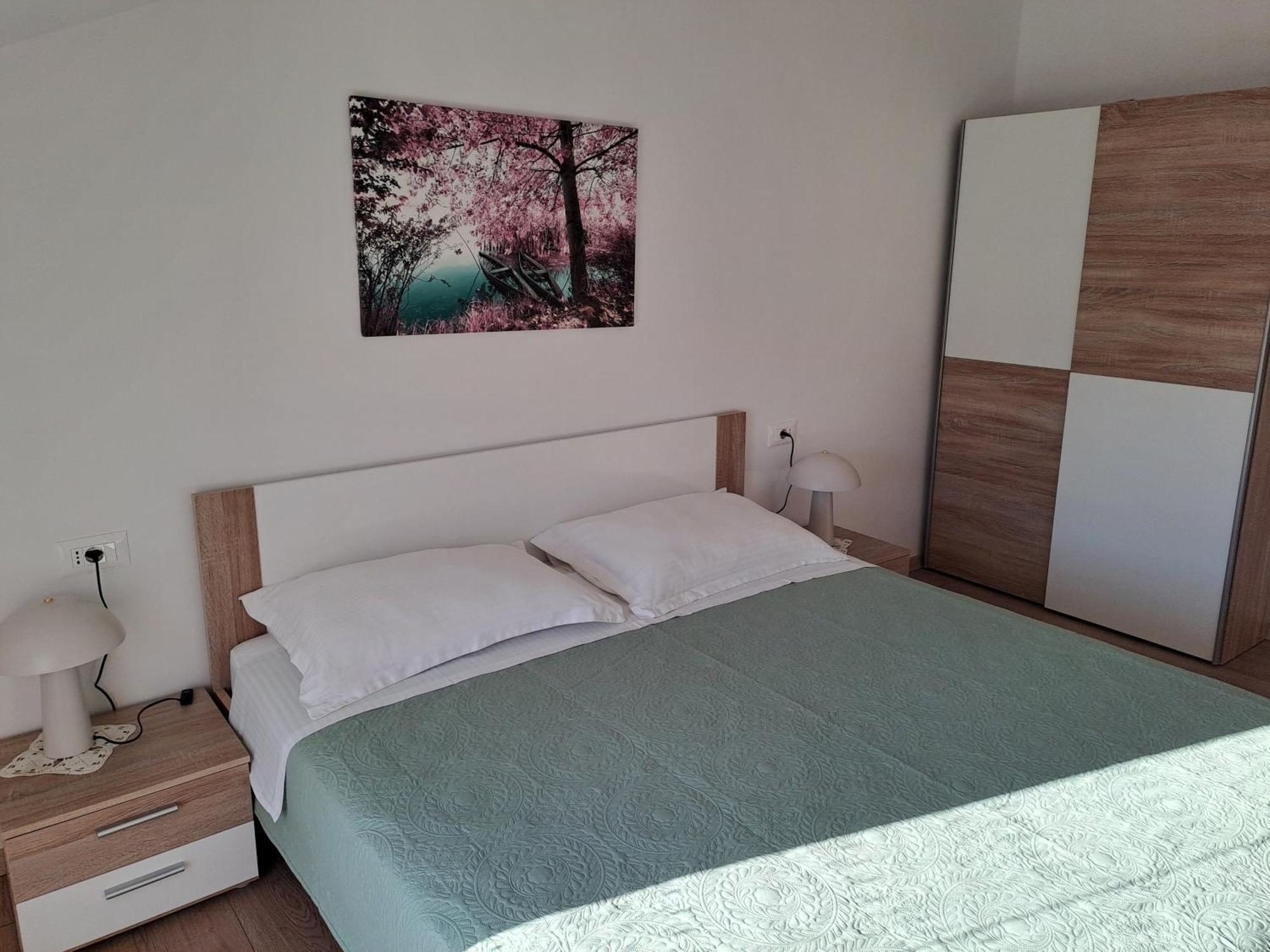 Apartment N & V *